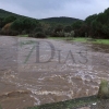 El agua llega a varias casas y está a punto de saltar la EX-110
