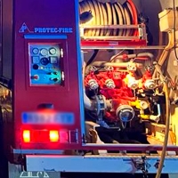 Incendio en una casa de madrugada con una joven en su interior en Villanueva