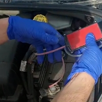 Acosa a su expareja utilizando un dispositivo de seguimiento