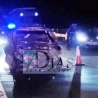 Cortan la A-5 tras el incendio de un vehículo