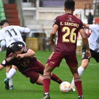 Cinta da la victoria al Mérida en un derbi con polémica