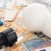 El precio de la luz vuelve a superar la barrera de los 200 euros por segundo día consecutivo