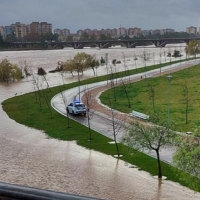 Desalojan viviendas en Badajoz por la crecida del río Guadiana