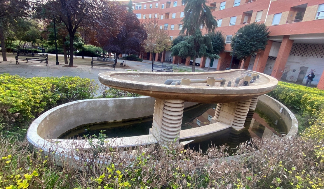 Quejas por la dejadez municipal en la plaza Diego de Badajoz