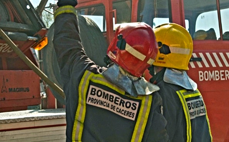 Dos mujeres heridas en un incendio en Cáceres