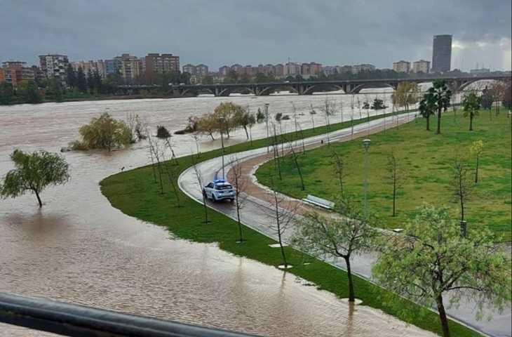 Desalojan viviendas en Badajoz por la crecida del río Guadiana