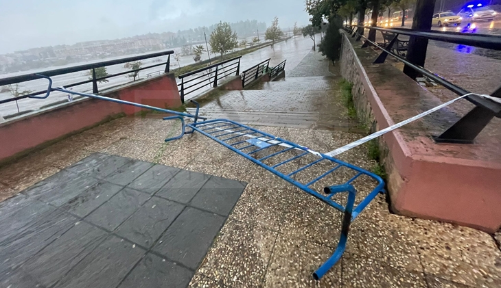 El Guadiana ya amenaza la zona de pubs en Badajoz