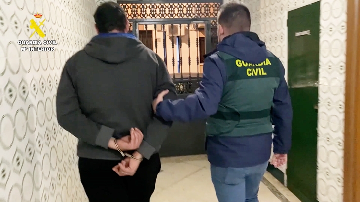 Detenido un pedófilo: aleccionaba a los padres cómo tenían que agredir sexualmente de sus hijas