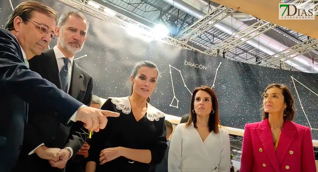 Los Reyes visitan el stand de Extremadura en FITUR 2023