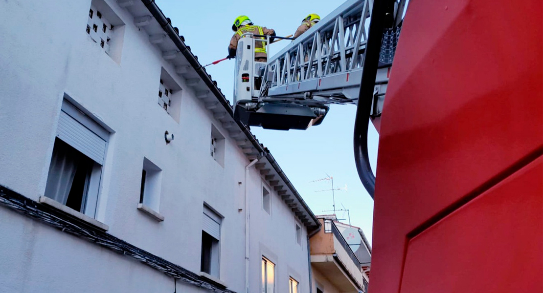 Un amplio dispositivo se desplaza a Jarandilla para sofocar un incendio: hay dos afectados