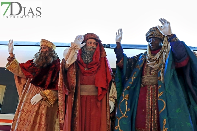 Los Reyes Magos de Oriente llenan de magia e ilusión las calles de Badajoz