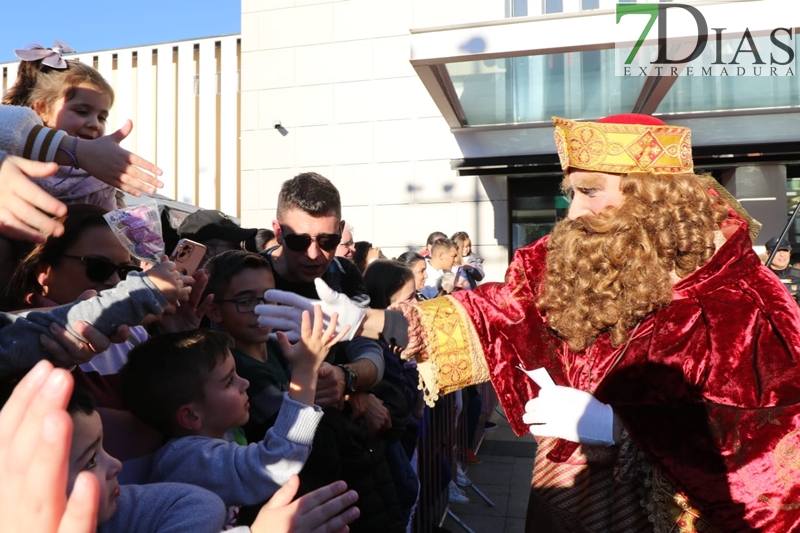 Los Reyes Magos de Oriente llenan de magia e ilusión las calles de Badajoz