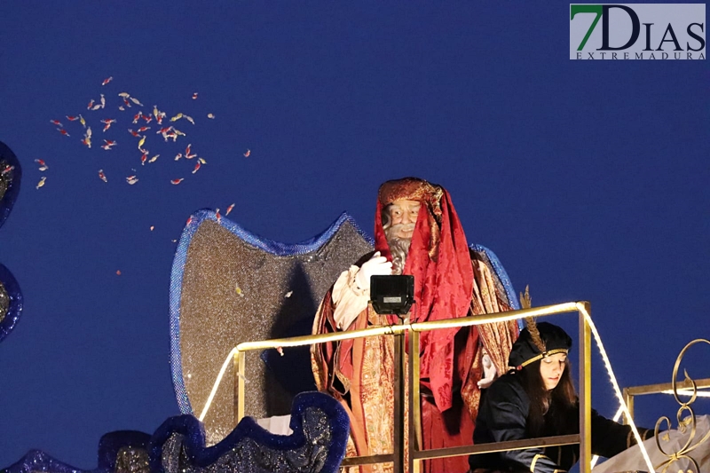 Los Reyes Magos de Oriente llenan de magia e ilusión las calles de Badajoz