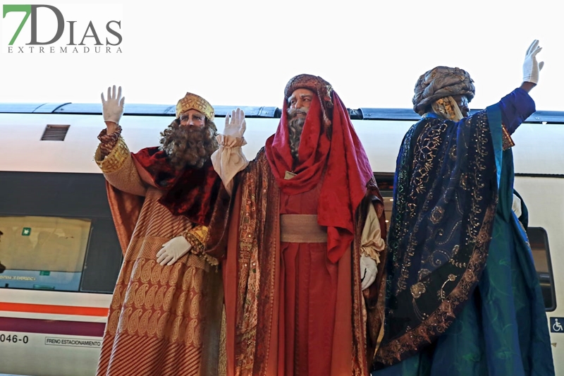 Los Reyes Magos de Oriente llenan de magia e ilusión las calles de Badajoz