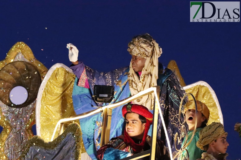 Los Reyes Magos de Oriente llenan de magia e ilusión las calles de Badajoz