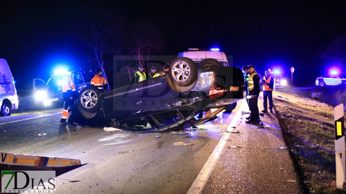 Dos heridos graves en un accidente a la altura de la Urb. Campofrío, Badajoz