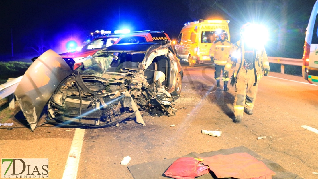 Dos heridos graves en un accidente a la altura de la Urb. Campofrío, Badajoz