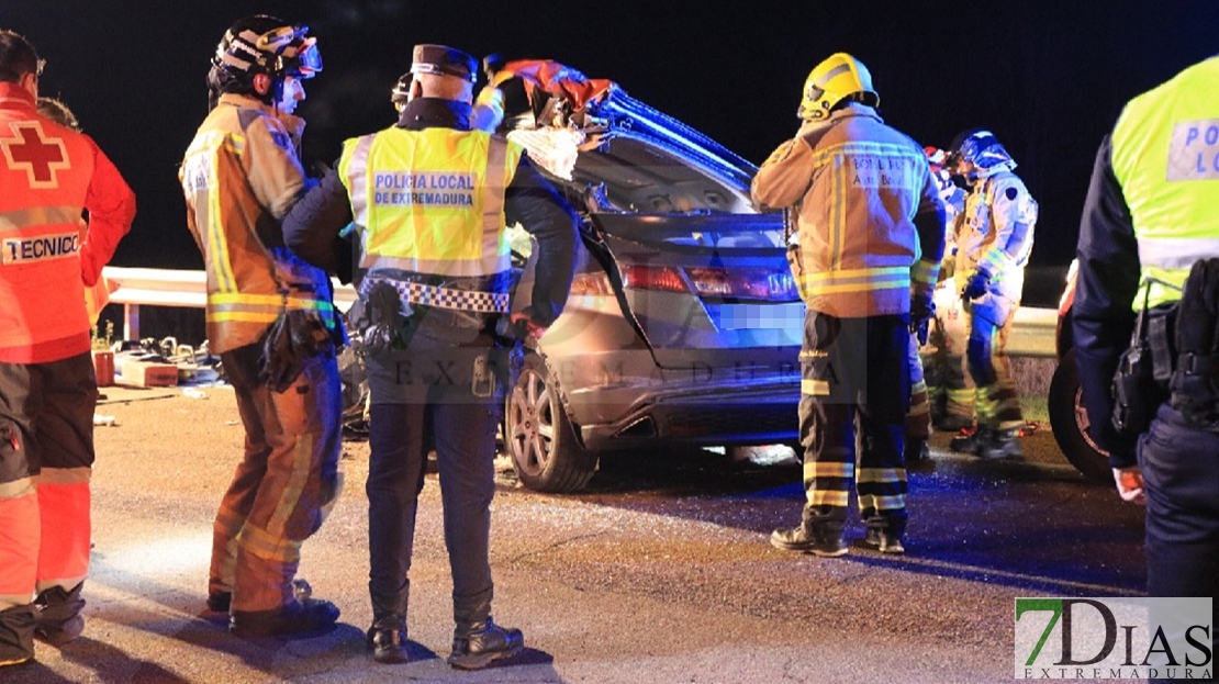 Dos heridos graves en un accidente a la altura de la Urb. Campofrío, Badajoz