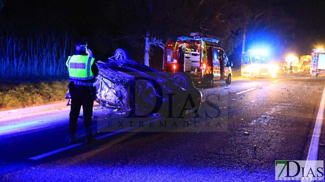 Dos heridos graves en un accidente a la altura de la Urb. Campofrío, Badajoz