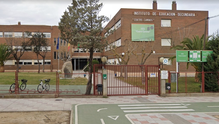 Un profesor sufre una caída desde un falso techo en el I.E.S Cuatro Caminos de Don Benito