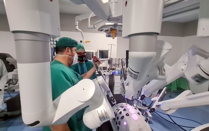 Extremadura apuesta por la alta tecnología sanitaria implantando la cirugía robótica