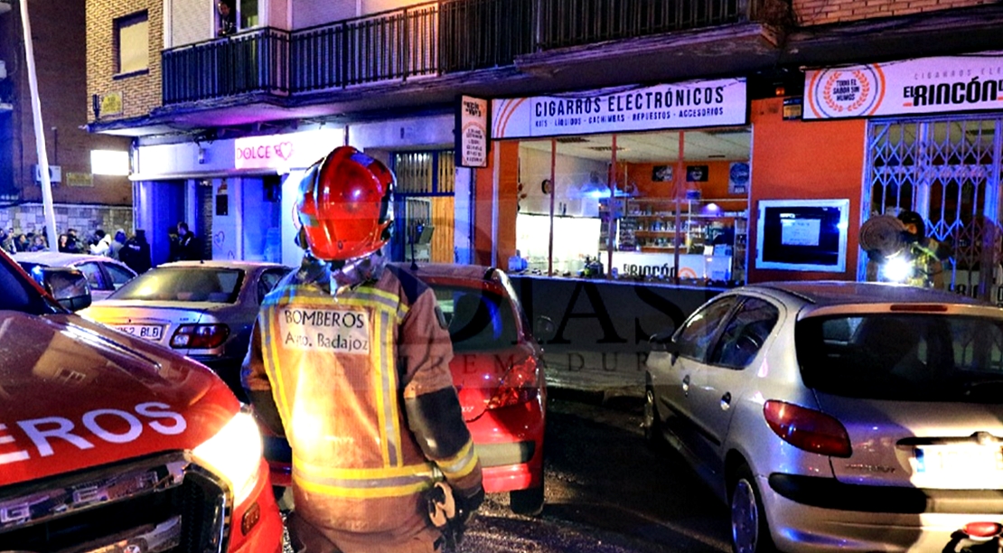 Incendio en una vivienda en la &#39;autopista&#39; de Badajoz