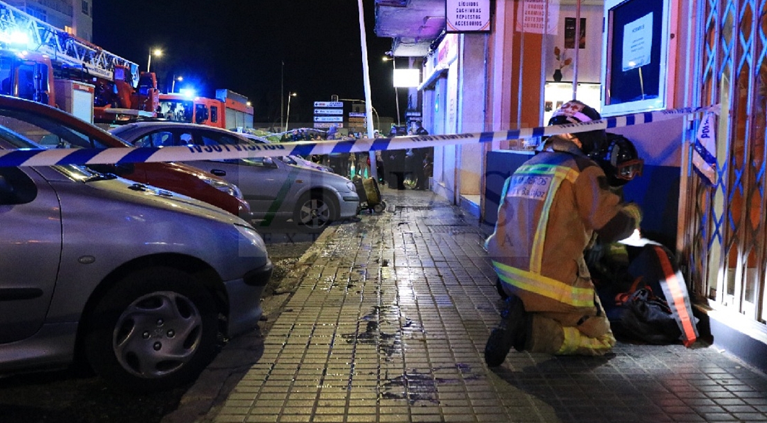 Incendio en una vivienda en la &#39;autopista&#39; de Badajoz