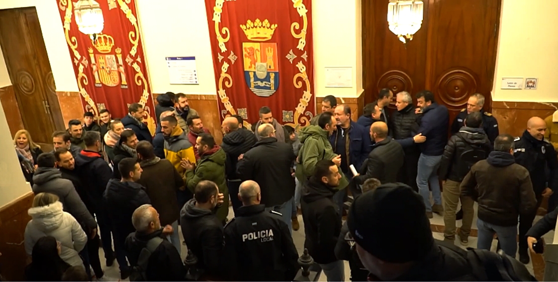 Critican que la Policía Local se manifieste dentro del Ayuntamiento de Badajoz