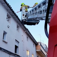 Un amplio dispositivo se desplaza a Jarandilla para sofocar un incendio: hay dos afectados