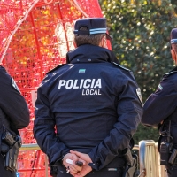 Cerca de 800 jóvenes desalojados de la plaza de Los Alféreces por un botellón ilegal