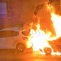 Preocupante situación tras el incendio de dos nuevos vehículos en Badajoz