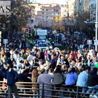 Un policía salva la vida a una niña a punto de asfixiarse en la Cabalgata de Badajoz