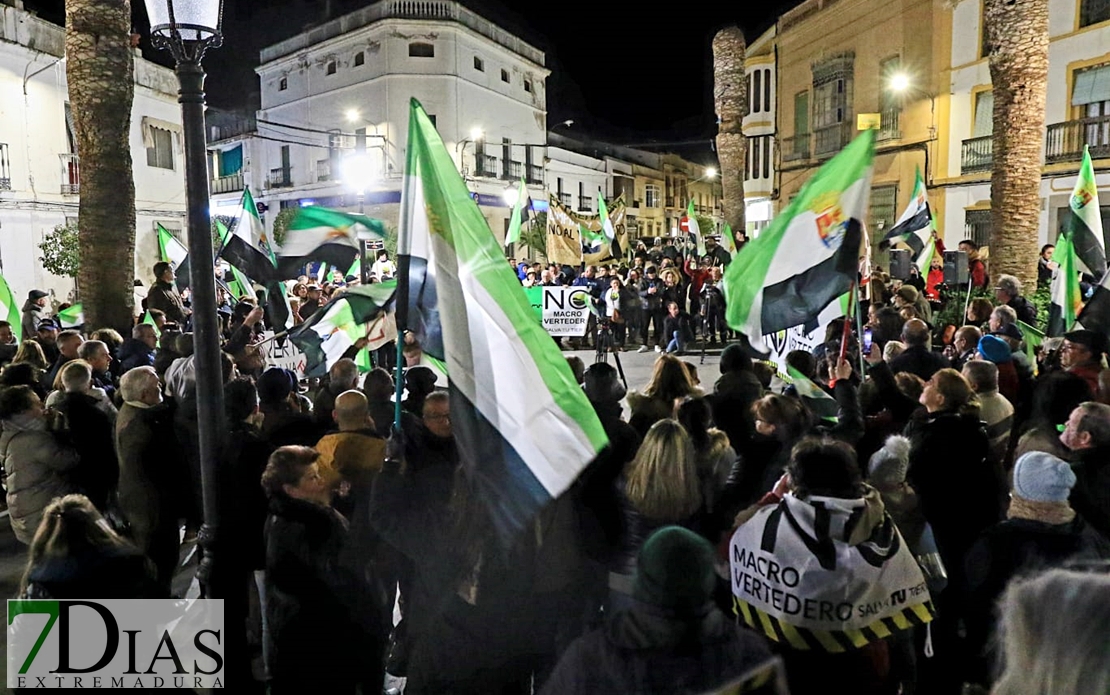 400 personas se manifiestan en Santa Marta contra el macrovertedero