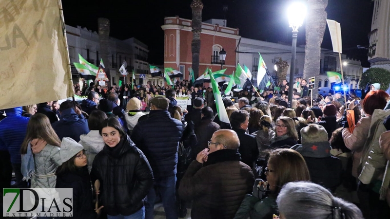 400 personas se manifiestan en Santa Marta contra el macrovertedero