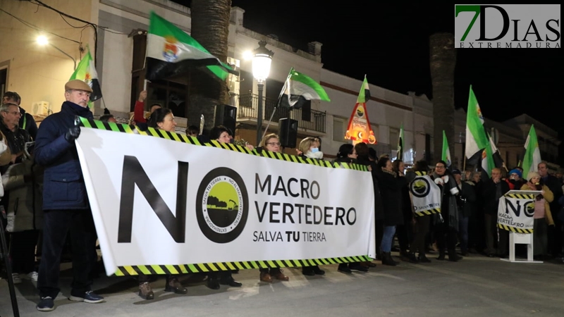 400 personas se manifiestan en Santa Marta contra el macrovertedero