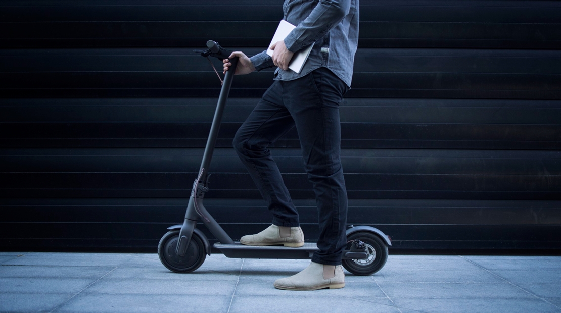 ¿Te mueves en patinete eléctrico?: cómo evitar lesiones y accidentes