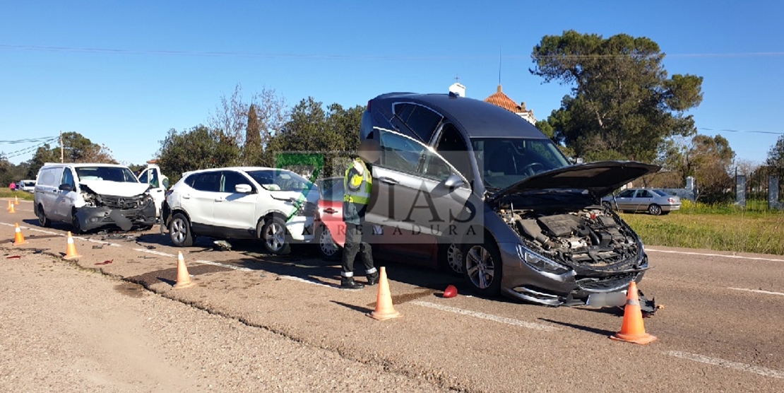 Accidente múltiple en la EX-110 con varios heridos