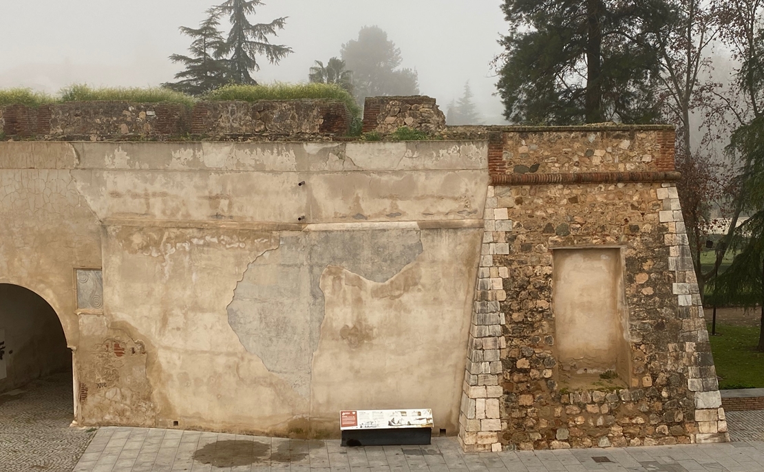 PSOE: “Gragera tardará más de 14 meses en reparar Puerta de la Trinidad”