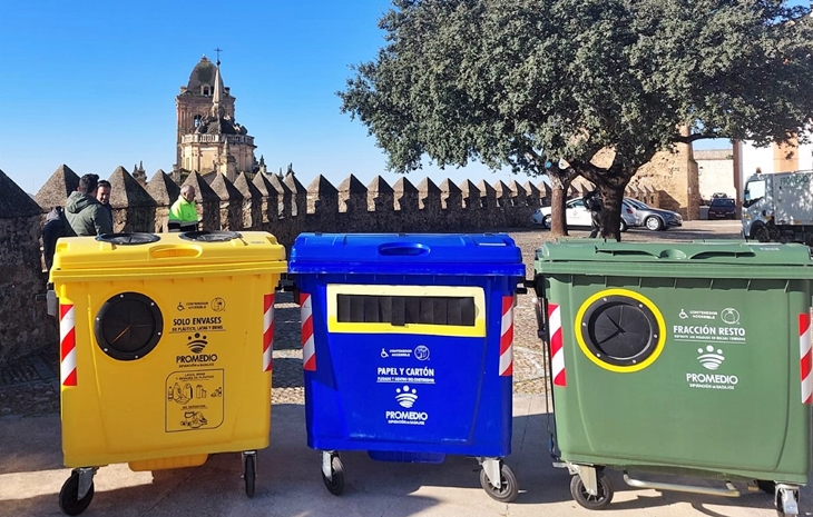 Promedio instala contenedores adaptados para personas con movilidad reducida