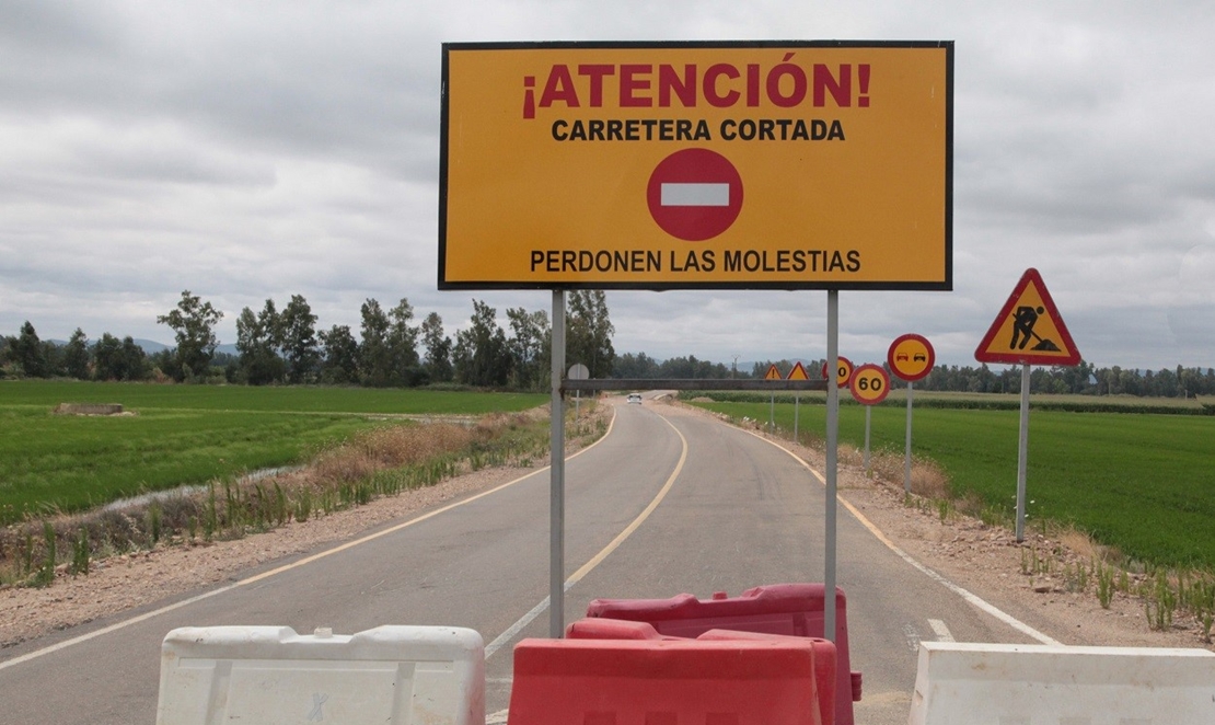 Continúa cortada al tráfico la carretera BA-149