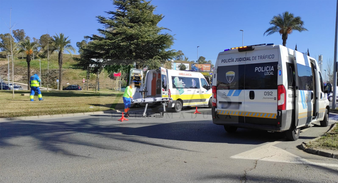 Accidente en la rotonda del Puente de la Autonomía de Badajoz