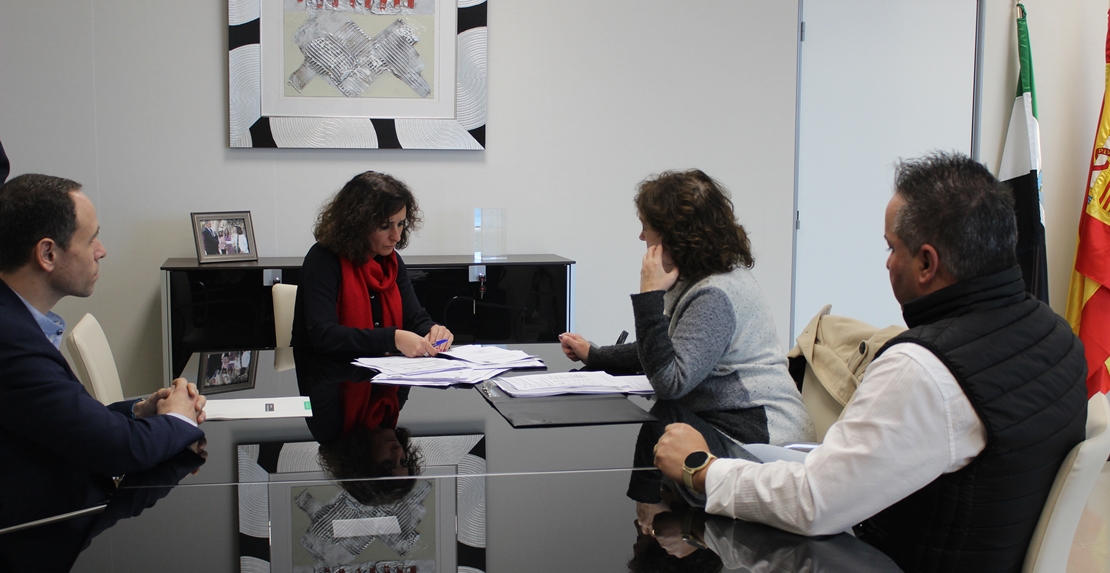 Reunión para tratar el problema del agua potable en Valencia del Ventoso