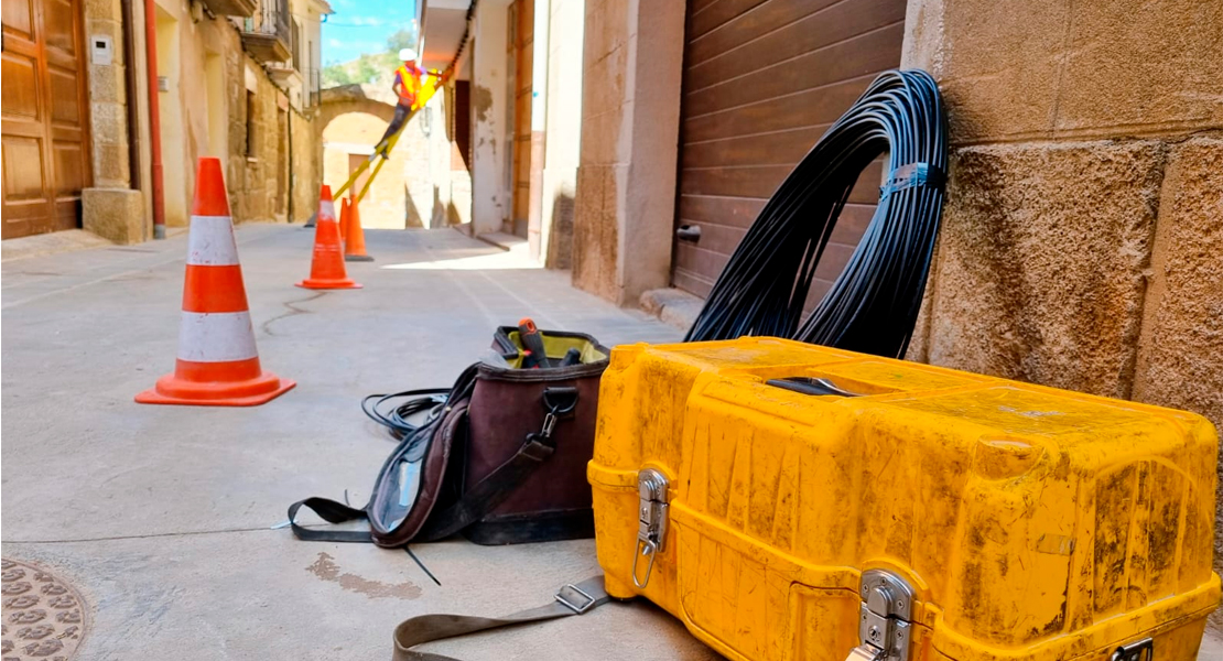 La fibra óptica va llegando a pueblos pacenses: estos son los últimos en instalarla