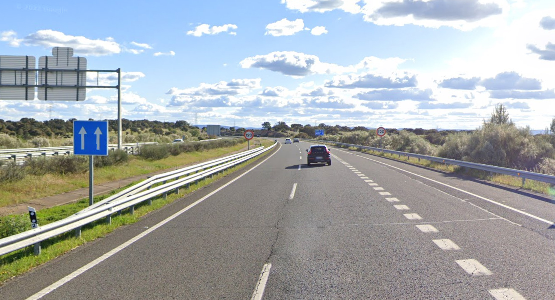 Un camión obliga a cortar un carril de la A-66