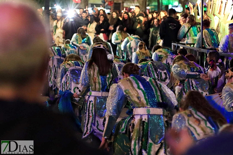 El ambiente de Carnaval continua de plaza en plaza en Badajoz