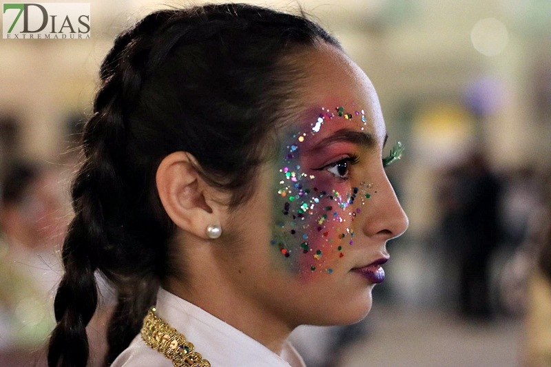 El ambiente de Carnaval continua de plaza en plaza en Badajoz