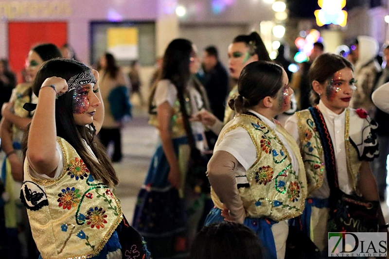 El ambiente de Carnaval continua de plaza en plaza en Badajoz