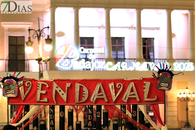 El ambiente de Carnaval continua de plaza en plaza en Badajoz