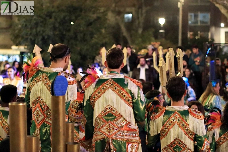 El ambiente de Carnaval continua de plaza en plaza en Badajoz