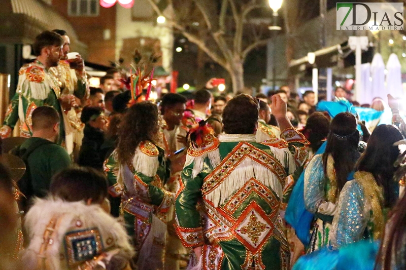 El ambiente de Carnaval continua de plaza en plaza en Badajoz